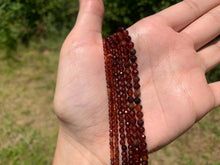 Charger l'image dans la galerie, Perles en grenat hessonite facettées entre 2 et 4mm