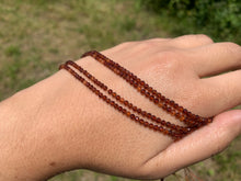 Charger l'image dans la galerie, Perles en grenat hessonite facettées entre 2 et 4mm