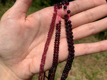 Charger l'image dans la galerie, Perles en grenat almandin facettées entre 2 et 4mm