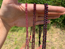 Charger l'image dans la galerie, Perles en grenat almandin facettées entre 2 et 4mm