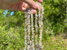 Charger l'image dans la galerie, Perles en quartz rutile, forme chips