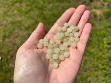 Charger l'image dans la galerie, Perles en calcite verte entre 6 et 10mm