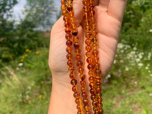Charger l'image dans la galerie, Perles en ambre, couleur orange avec inclusions, 6mm