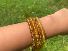 Charger l'image dans la galerie, Perles en ambre, couleur jaune avec inclusions, entre 6 et 8mm