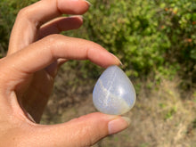 Charger l'image dans la galerie, VENDU Labradorite blanche d'Afrique 52