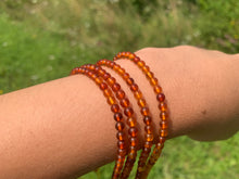Charger l'image dans la galerie, Perles en ambre, couleur orange, entre 3,5 et 4mm