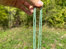 Charger l'image dans la galerie, Perles en aventurine verte facettées entre 2 et 4mm