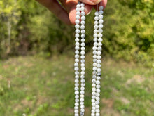 Charger l'image dans la galerie, Perles en howlite facettées entre 2 et 4mm