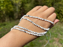 Charger l'image dans la galerie, Perles en howlite facettées entre 2 et 4mm