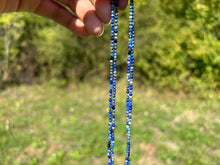 Charger l'image dans la galerie, Perles en lapis-lazuli facettées entre 2 et 4mm