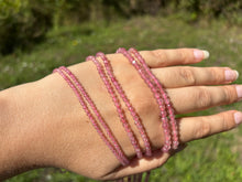 Charger l'image dans la galerie, Perles en quartz à inclusions de mica facettées entre 2 et 4mm