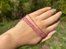 Charger l'image dans la galerie, Perles en quartz à inclusions de mica facettées entre 2 et 4mm