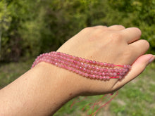 Charger l'image dans la galerie, Perles en quartz à inclusions de mica facettées entre 2 et 4mm