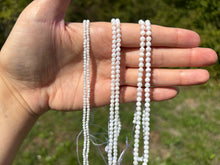 Charger l'image dans la galerie, Perles en nacre blanche facettées entre 2 et 4mm
