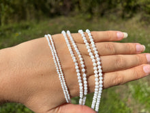 Charger l'image dans la galerie, Perles en nacre blanche facettées entre 2 et 4mm