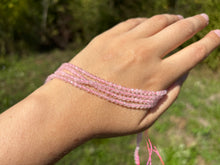 Charger l'image dans la galerie, Perles en quartz rose facettées entre 3 et 4mm