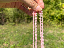 Charger l'image dans la galerie, Perles en quartz rose facettées entre 3 et 4mm