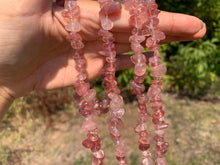 Charger l'image dans la galerie, Perles en quartz à inclusions de piémontite, forme chips