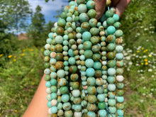 Charger l'image dans la galerie, Perles en calcédoine entre 6 et 10mm