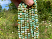 Charger l'image dans la galerie, Perles en calcédoine entre 6 et 10mm