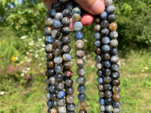 Charger l'image dans la galerie, Perles en cyanite, 8mm