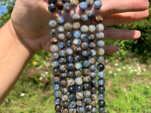 Charger l'image dans la galerie, Perles en cyanite, 8mm