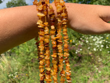 Charger l'image dans la galerie, Perles en ambre, forme chips
