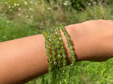 Charger l'image dans la galerie, Perles en péridot, forme petits galets