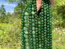 Charger l'image dans la galerie, Perles en jade néphrite vert entre 6 et 8mm JNVD