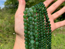 Charger l'image dans la galerie, Perles en jade néphrite vert entre 6 et 8mm JNVD
