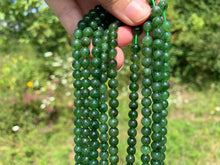 Charger l'image dans la galerie, Perles en jade néphrite vert entre 6 et 8mm JNVD