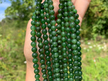 Charger l'image dans la galerie, Perles en jade néphrite vert entre 6 et 8mm JNVD