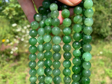 Charger l'image dans la galerie, Perles en jade néphrite vert entre 6 et 8mm JNVD