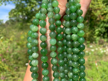 Charger l'image dans la galerie, Perles en jade néphrite vert entre 6 et 8mm JNVD