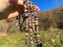 Charger l'image dans la galerie, Perles en tourmaline multicolore, forme chips