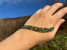 Charger l'image dans la galerie, Perles en rubis zoisite entre 2 et 4mm