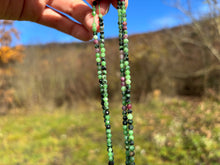 Charger l'image dans la galerie, Perles en rubis zoisite entre 2 et 4mm