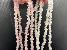 Charger l'image dans la galerie, Perles en quartz rose, forme chips