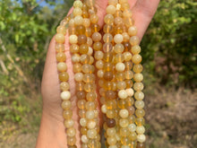 Charger l'image dans la galerie, Perles en opale commune jaune entre 6 et 10mm