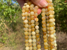 Charger l'image dans la galerie, Perles en opale commune jaune entre 6 et 10mm