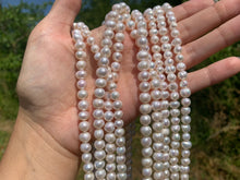 Charger l'image dans la galerie, Perles de culture blanches, forme plus ovale