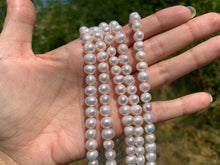 Charger l'image dans la galerie, Perles de culture blanches, forme plus ovale