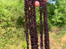 Charger l'image dans la galerie, Perles en grenat, forme chips