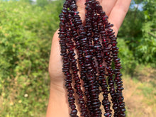 Charger l'image dans la galerie, Perles en grenat, forme chips