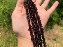 Charger l'image dans la galerie, Perles en grenat, forme chips
