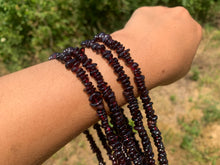 Charger l'image dans la galerie, Perles en grenat, forme chips