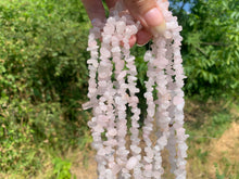 Charger l'image dans la galerie, Perles en quartz rose, forme chips