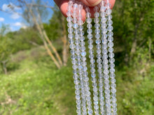 Charger l'image dans la galerie, Perles en labradorite blanche entre 4 et 8mm LBQ