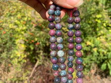 Charger l'image dans la galerie, Perles en rubis cyanite entre 6 et 8mm