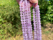 Charger l'image dans la galerie, Perles en améthyste lavande entre 6 et 10mm ALT